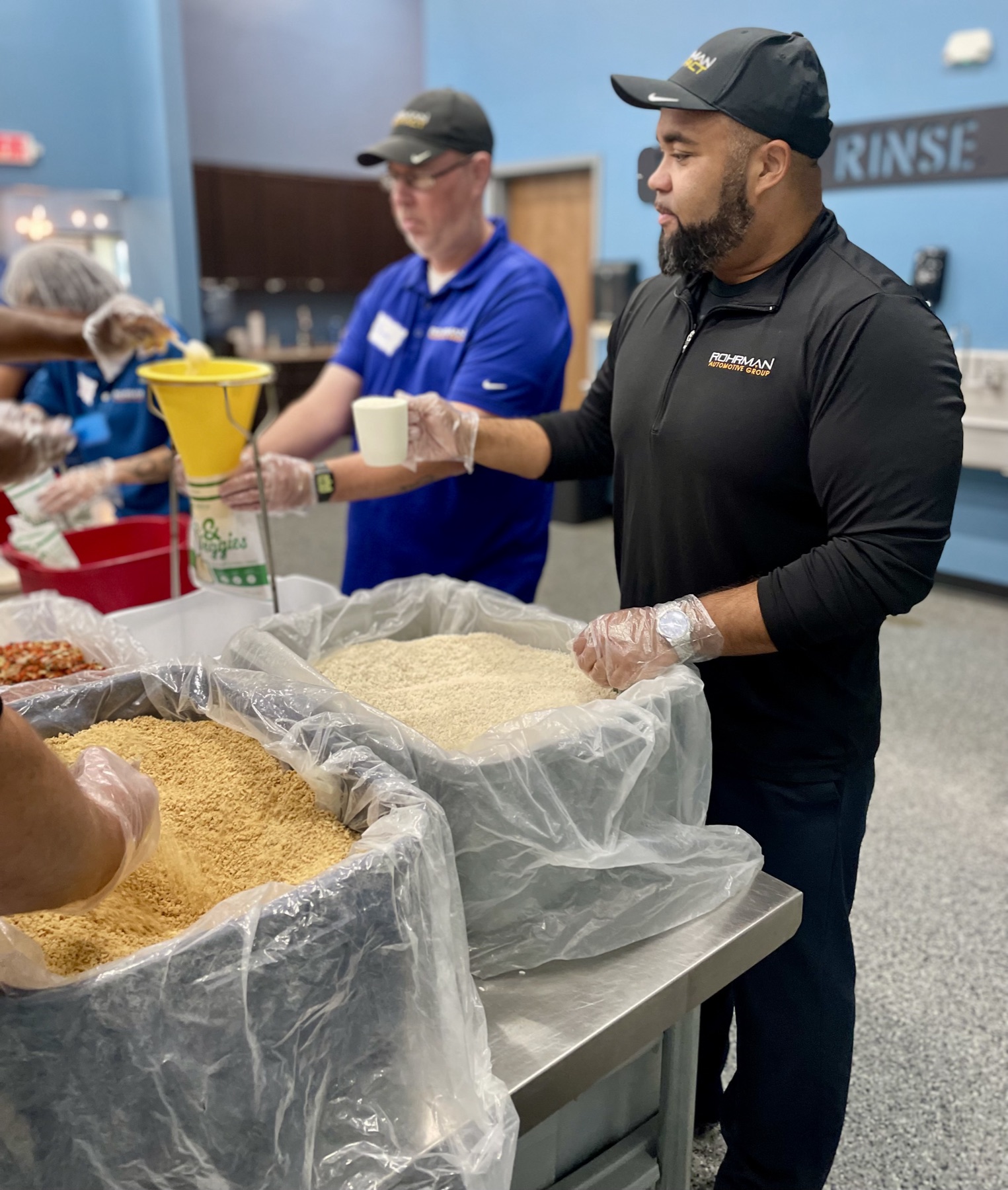 Boxing meals by hand